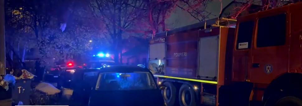 Incendiu uriaş în Timişoara. Şase maşini au luat foc în parcarea unui bloc 873813