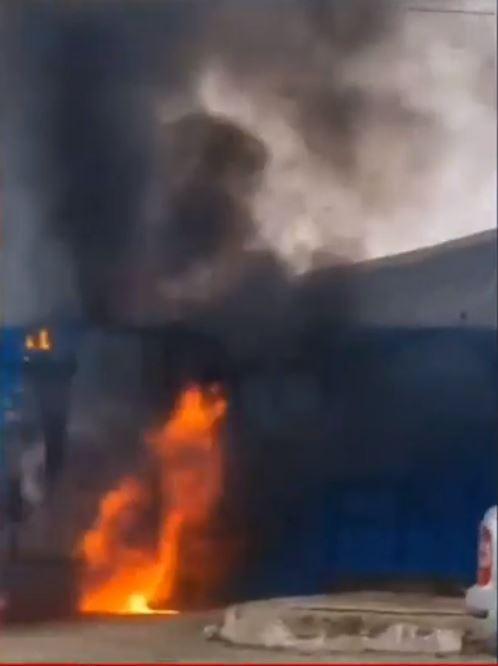 Au vrut să pârlească porcul, dar aproape și-au dat foc la gospodărie, într-o localitate din Galați 874159