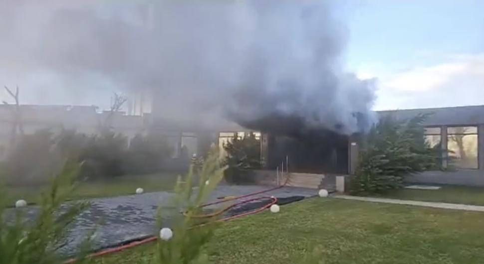 Incendiu de proporții la intrare în stațiunea Mamaia din Constanța | Pompierii intervin pentru stingerea focului 874255