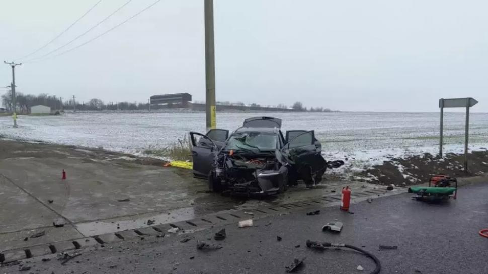 Accident grav în Războieni, Iași! O persoană a murit, iar alte patru sunt rănite, după ce un microbuz și o mașină s-au ciocnit 874392