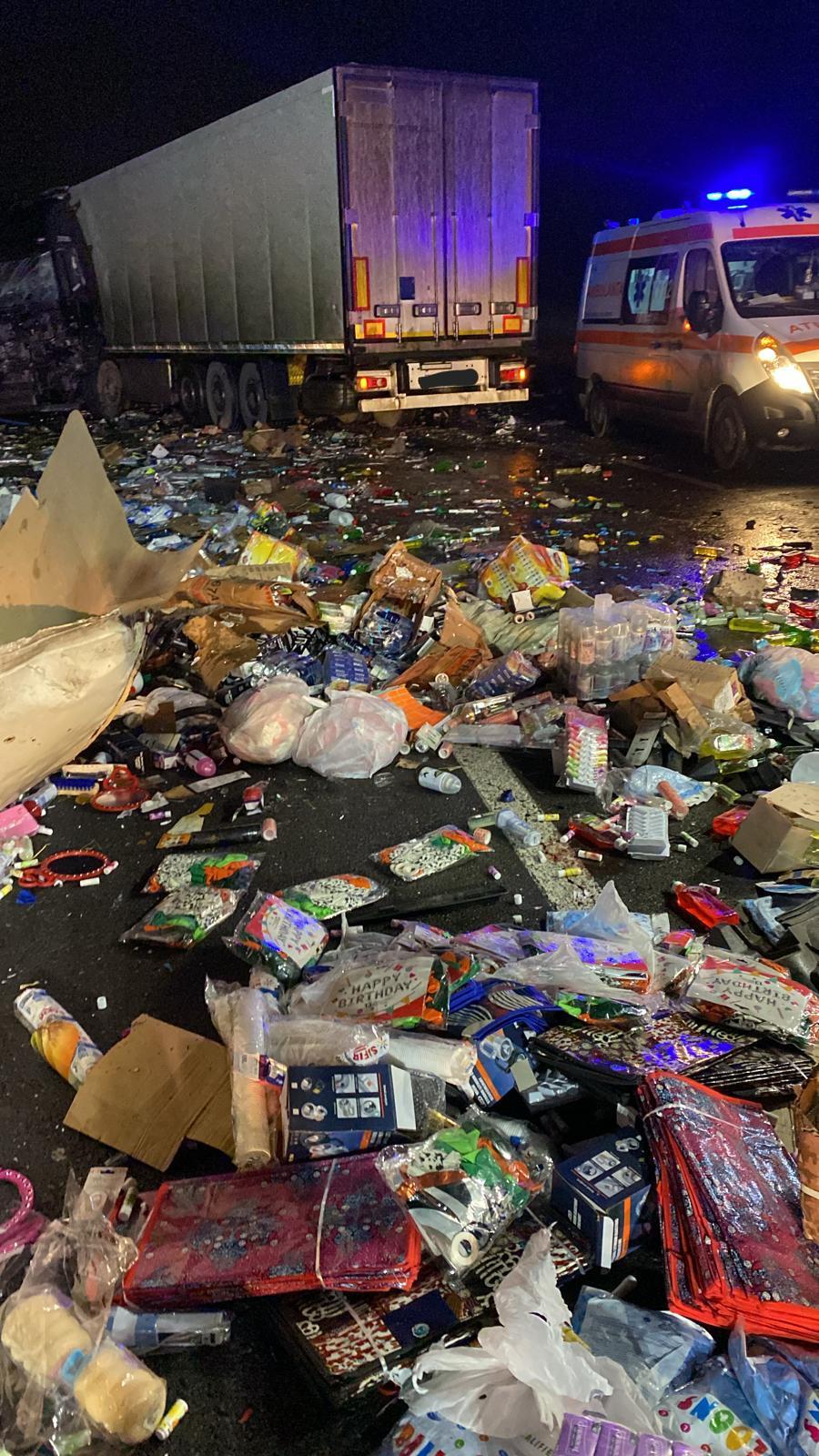 Accident mortal pe E85! Un tânăr de 21 de ani şi-a pierdut viaţa după ce duba pe care o conducea a lovit două tiruri 874548