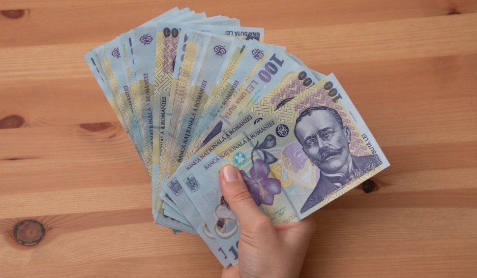 Aproape 8.000 de români vor primi peste 2.100 lei în plus la salariu de anul viitor. Cine sunt bugetarii norocoşi