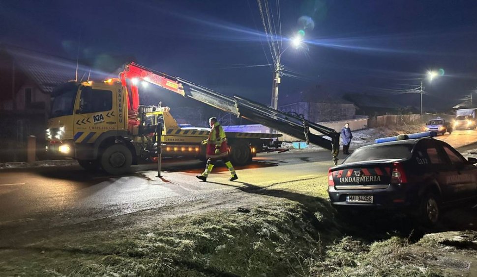 Mașina Jandarmeriei, aflată în misiune, implicată într-un accident în Botoșani