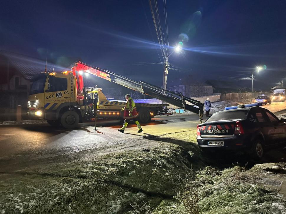 Mașina Jandarmeriei, aflată în misiune, implicată într-un accident în Botoșani 875037