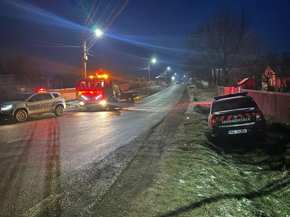 Mașina Jandarmeriei, aflată în misiune, implicată într-un accident în Botoșani 875039