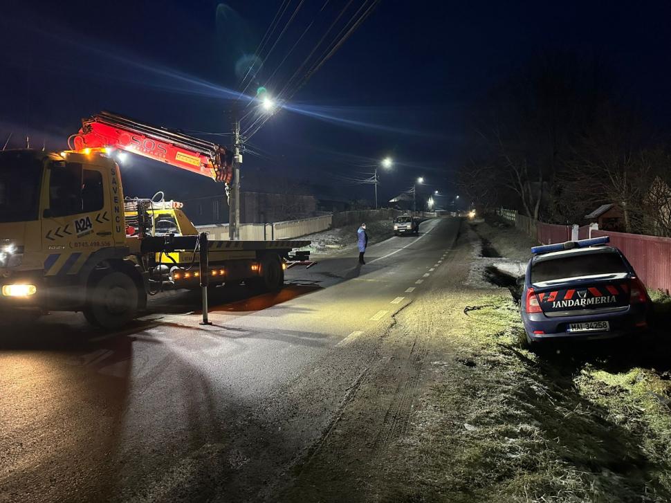 Mașina Jandarmeriei, aflată în misiune, implicată într-un accident în Botoșani 875041