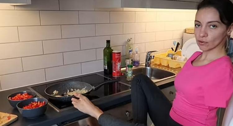 O mamă născută fără brațe dezvăluie cum are grijă de fiica ei. E influencer pe Instagram și pe YouTube şi a impresionat milioane de oameni 874991