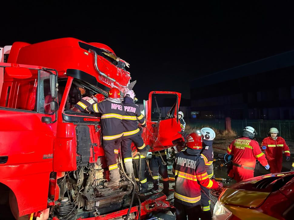 Accident grav pe centura Capitalei: două TIR-uri s-au ciocnit 875047