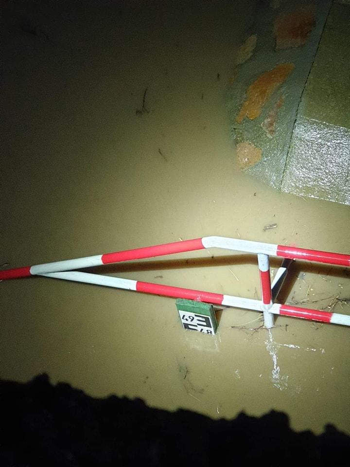 Alertă de inundaţii în România. "Nu vă aventuraţi cu maşinile în zonele în care apa trece peste drum!" 875256