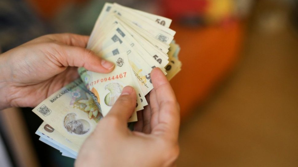 Bugetul românilor de sărbători. Banii pe care sunt dispuși să-i ofere pentru cadourile de Crăciun