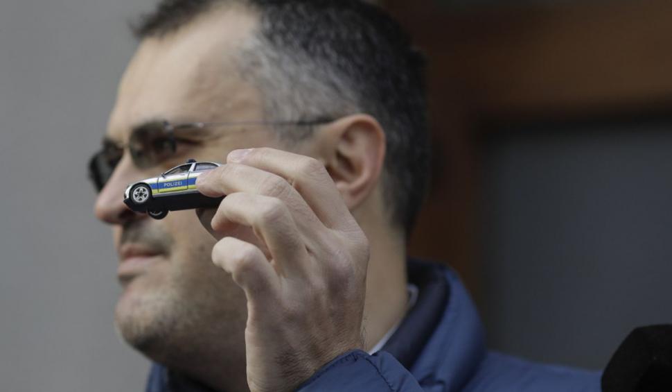 Fostul ministru USR, Cristian Ghinea, a făcut circ cu maşinuţe la DNA: "Nu vii cu preț maximal la licitație decât dacă ți-a aranjat Lucian Bode criteriile" 875114