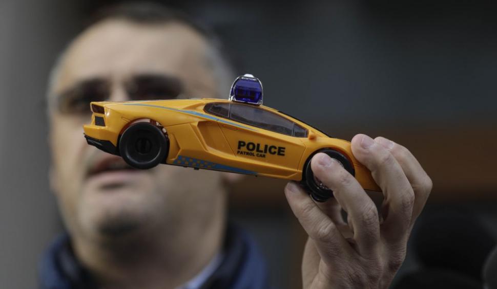 Fostul ministru USR, Cristian Ghinea, a făcut circ cu maşinuţe la DNA: "Nu vii cu preț maximal la licitație decât dacă ți-a aranjat Lucian Bode criteriile" 875116