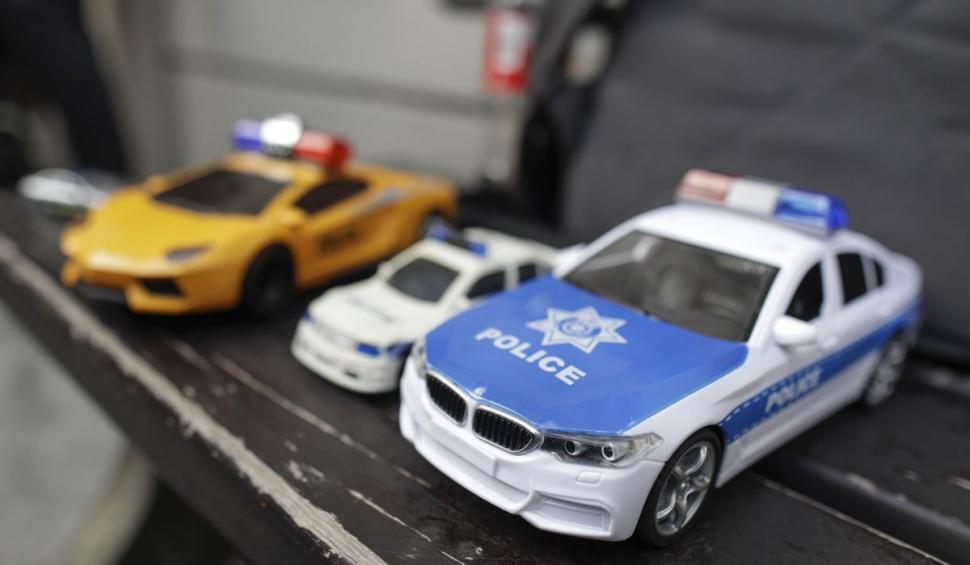 Fostul ministru USR, Cristian Ghinea, a făcut circ cu maşinuţe la DNA: "Nu vii cu preț maximal la licitație decât dacă ți-a aranjat Lucian Bode criteriile" 875117