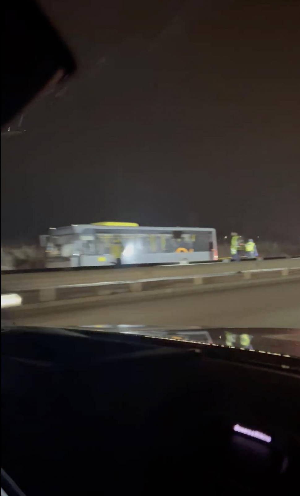 Accident grav pe Șoseaua Petricani din București. Un pieton a fost lovit de un autobuz STB 875456