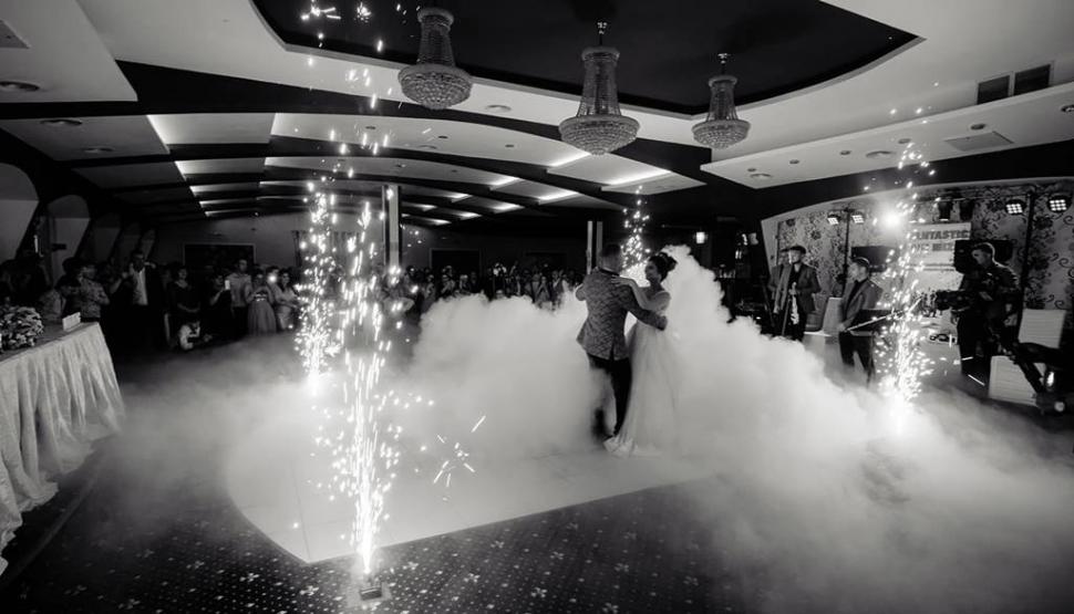 Muzica LIVE, secretul unei petreceri de nuntă magice 875405
