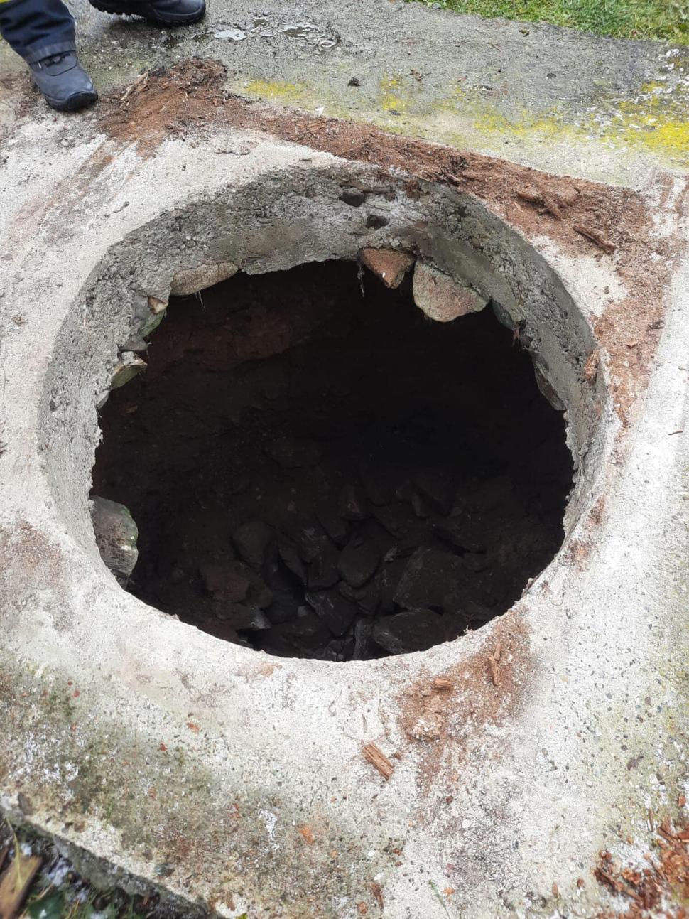 Miracol pentru un bărbat, prins timp de opt ore sub un mal de pământ | Misiune cu succes a pompierilor din Suceava 875595