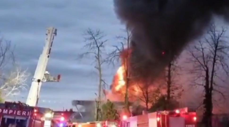 Incendiu puternic la restaurantul Taverna Racilor din Snagov. 13 persoane aflate în clădire s-au autoevacuat 875498