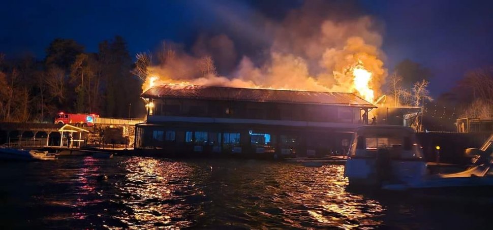 Incendiu la Taverna Racilor din Snagov. Localnic: "S-a ales prafu' şi de ăsta"