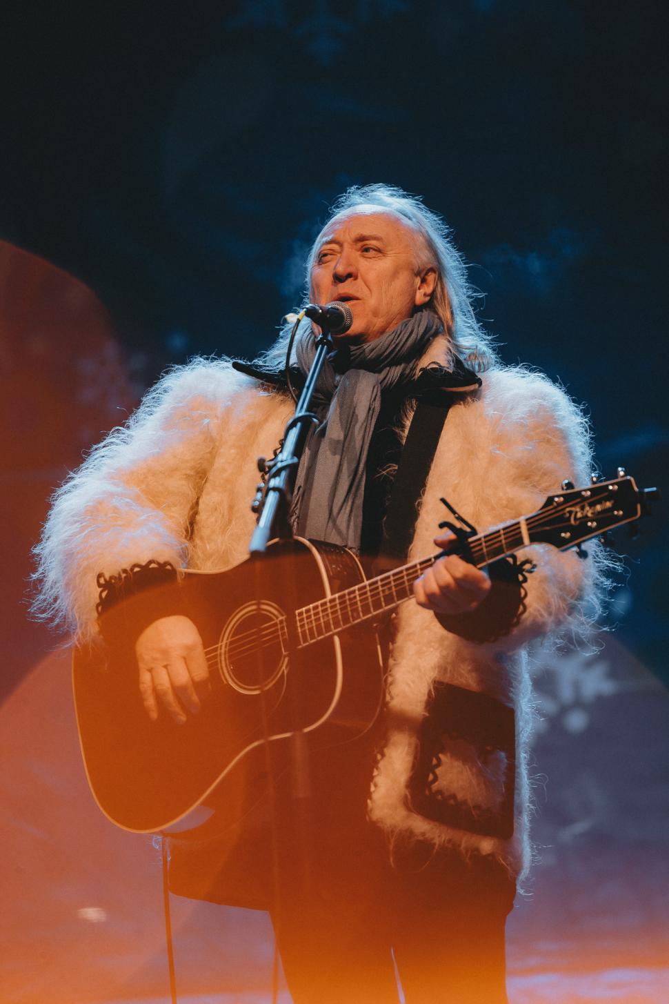 Câți bani câștigă Ștefan Hrușcă, în luna decembrie, din concertele de Crăciun 875678