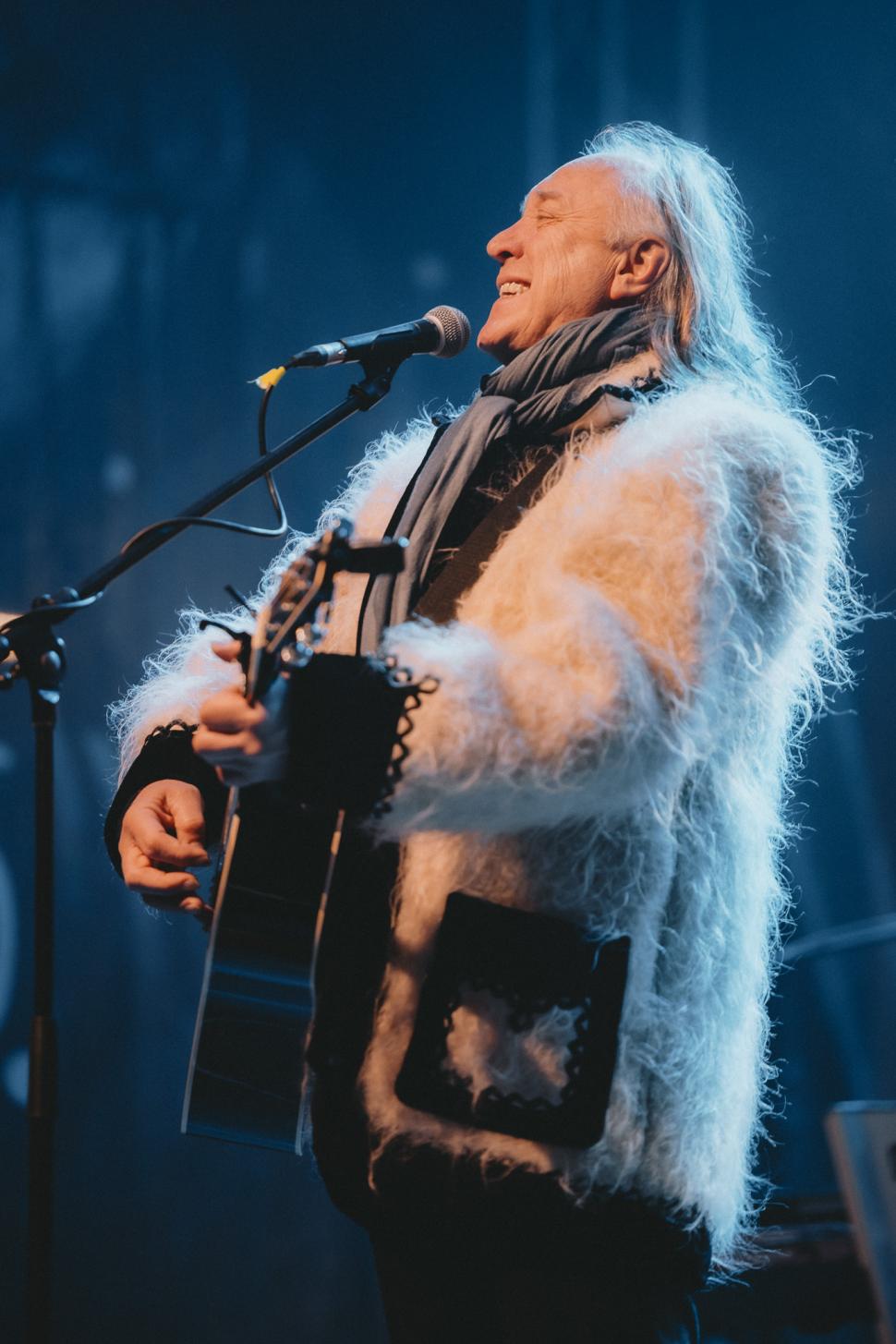 Câți bani câștigă Ștefan Hrușcă, în luna decembrie, din concertele de Crăciun 875679