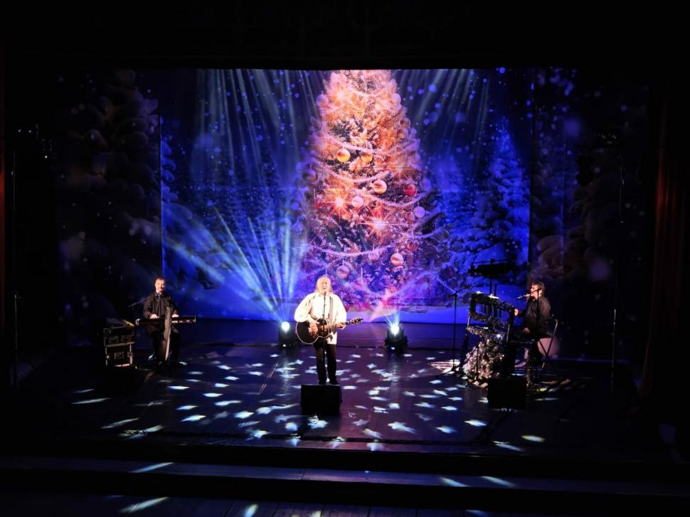 Câți bani câștigă Ștefan Hrușcă, în luna decembrie, din concertele de Crăciun 875681