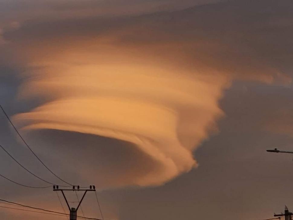 Fenomen spectaculos pe cerul României! "Norul OZN", observat în Câmpulung 875772