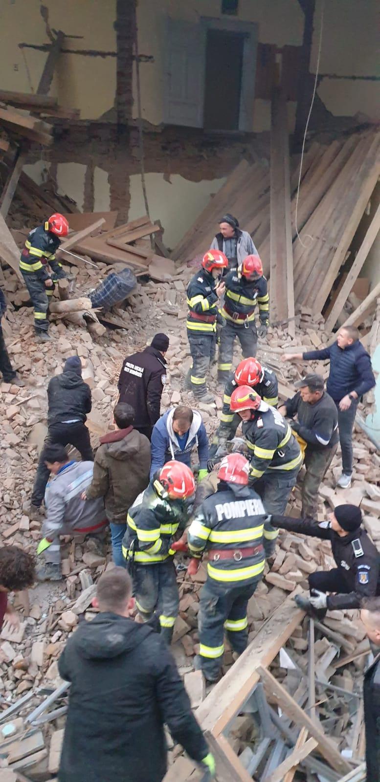 Perete prăbuşit la căminul unui liceu din Odorheiu Secuiesc. Un băiat a murit 875872