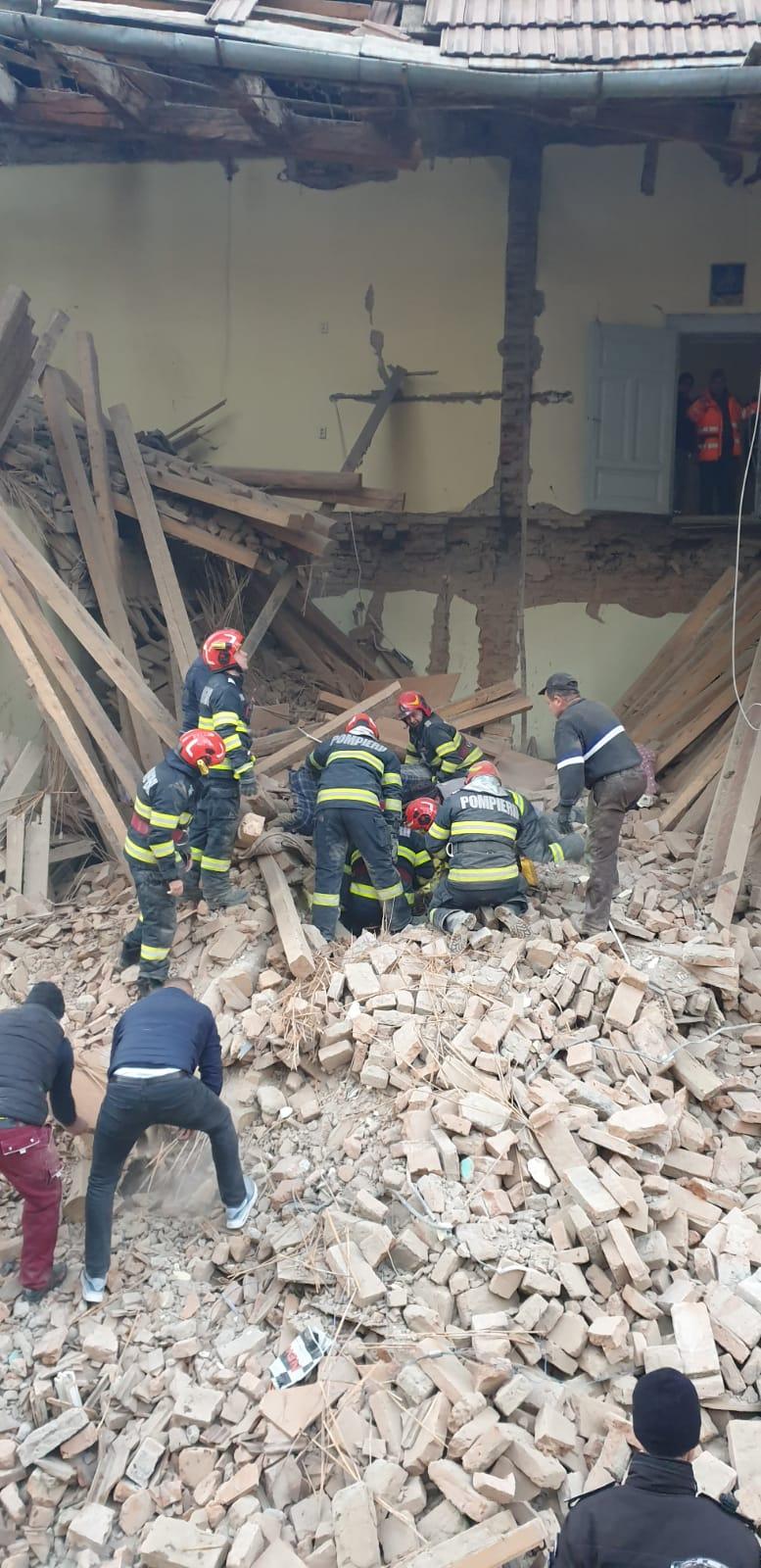 Perete prăbuşit la căminul unui liceu din Odorheiu Secuiesc. Un băiat a murit 875878