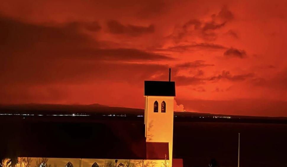 Fenomen terifiant pe cerul Islandei. A devenit roșu după erupția unui vulcan: "Foarte mult fum și aer toxic" 876127
