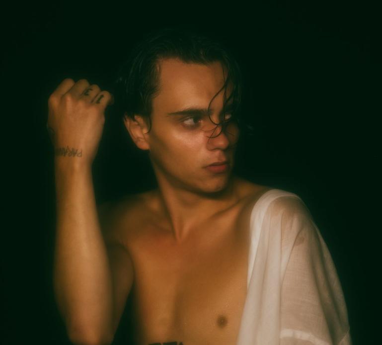 Un trapper cunoscut din România și-a bătut iubita și a primit ordin de restricție 876147