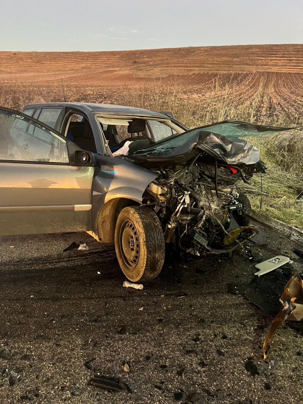 Un tânăr poliţist din Dolj a murit, în drum spre serviciu, după ce s-a izbit cu maşina de un microbuz 876079