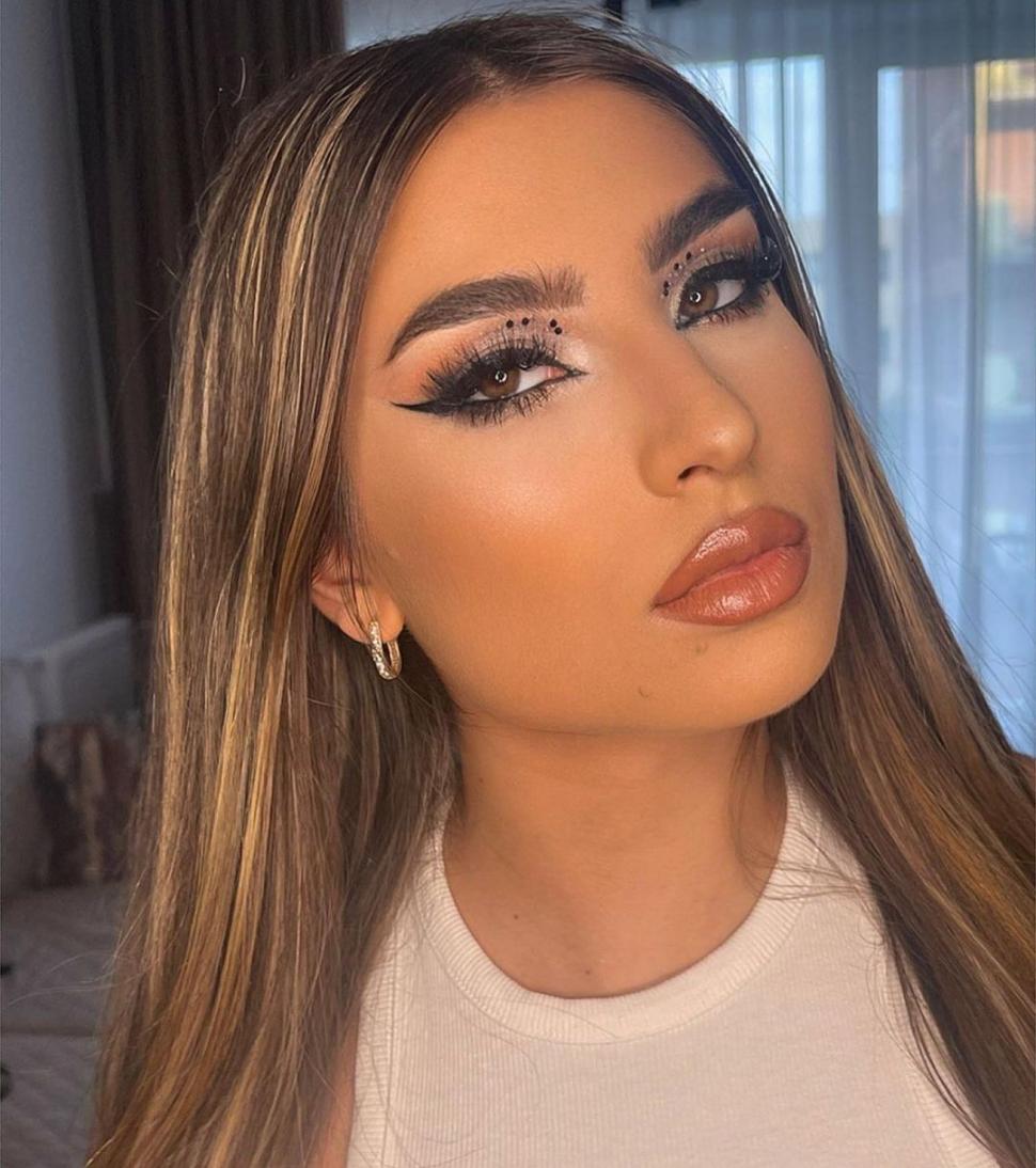 Anne Bagu, agresată de Yakki, iubitul trapper, într-un apartament din Bucureşti 876196