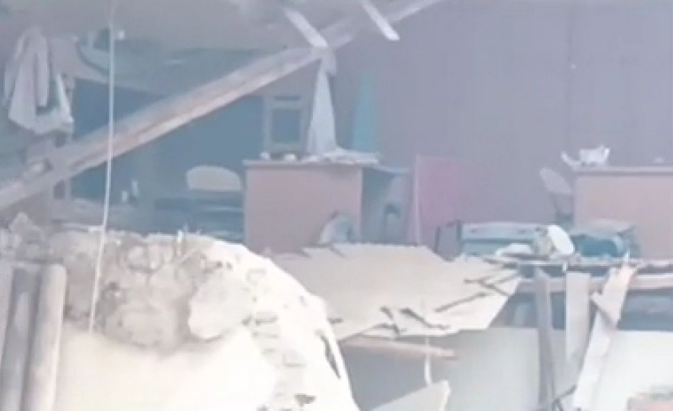 Primele imagini din interiorul camerelor internatului de la Odorheiu Secuiesc, după prăbușire