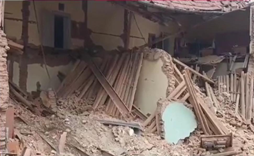 Primele imagini din interiorul camerelor internatului de la Odorheiu Secuiesc, după prăbușire 876261