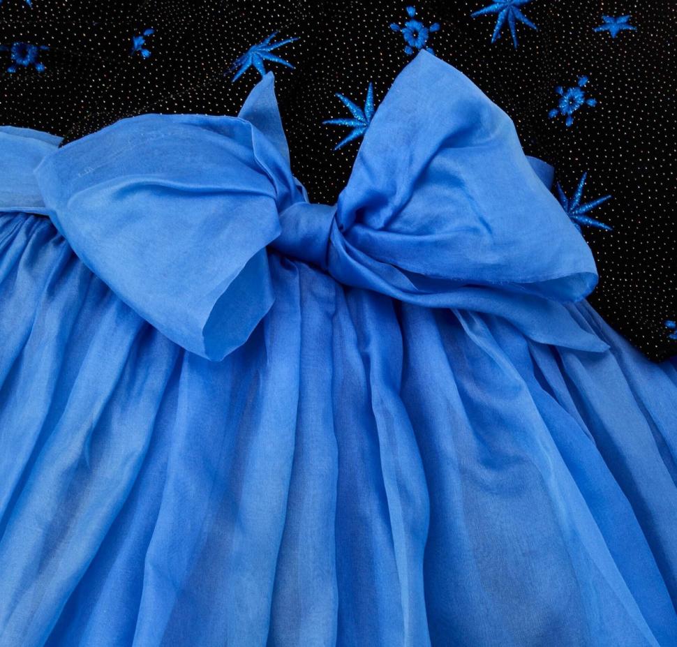 O rochie purtată de Prințesa Diana a fost vândută la licitație cu o sumă record 876392