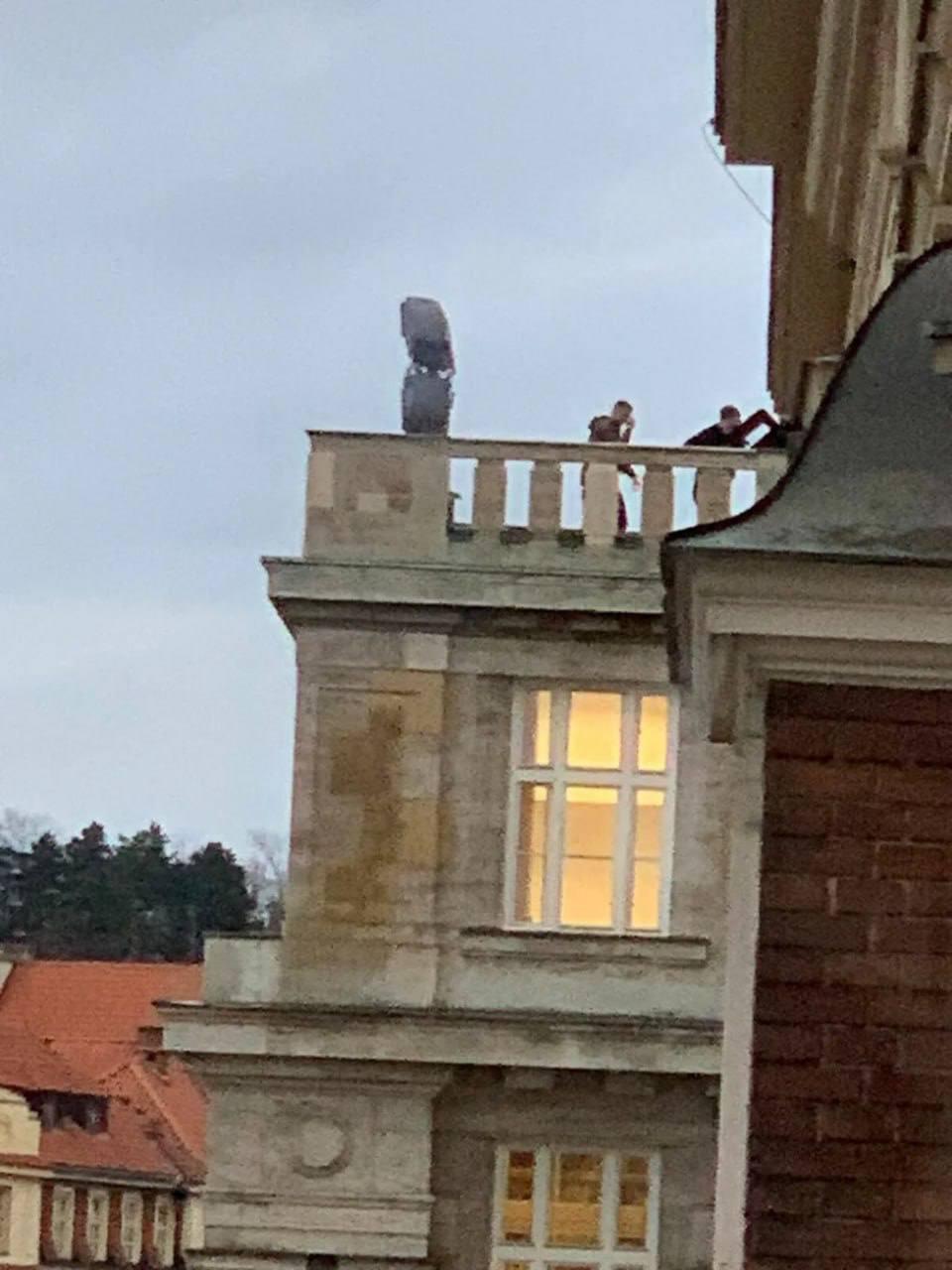 Atac armat, soldat cu morți și răniți, la o universitate din centrul orașului Praga 876556