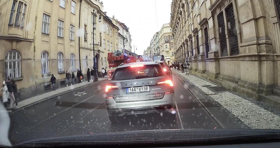 Atac armat, soldat cu morți și răniți, la o universitate din centrul orașului Praga 876582