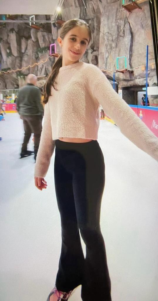 Daria, o fată de 12 ani din București, a fost dată dispărută. Dacă o vedeți, sunați la 112! 876606