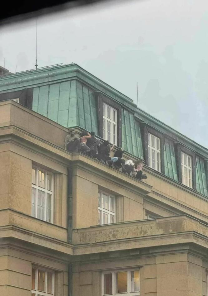 ”Întotdeauna mi-am dorit să ucid” | Mesajul autorului atacului armat din Praga, soldat cu cel puțin 15 morți. A ținut un jurnal online înainte de gestul extrem 876593