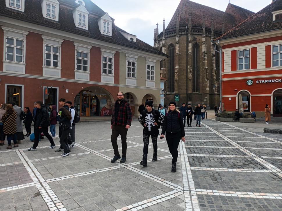 La pas prin Brașov, în zi de sărbătoare 876747