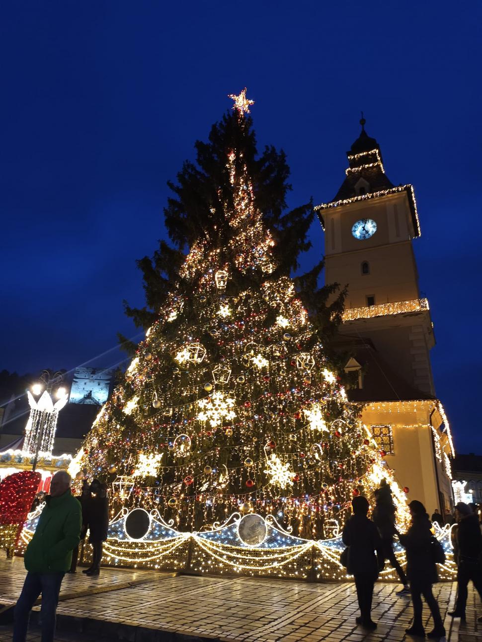 La pas prin Brașov, în zi de sărbătoare 876751