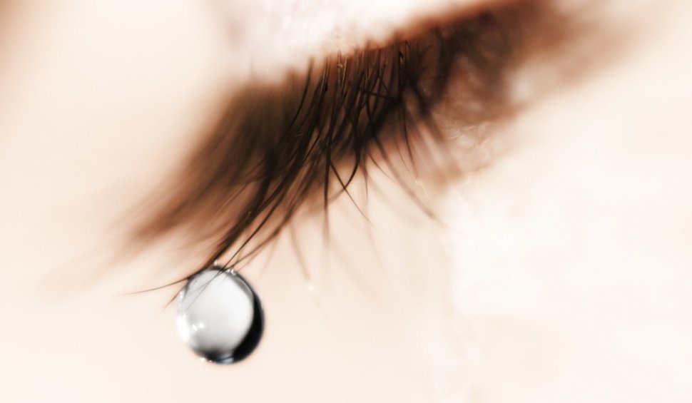 Lacrimile unei femei au un miros care poate produce schimbări în creierul bărbaților. Concluziile unui nou studiu