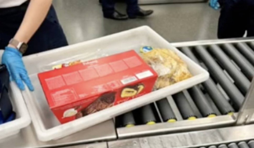 Un român a fost prins cu sarmale congelate în bagaj, în aeroport. Voia să le ducă la fiica lui în Canada: "Avem o tradiție de Crăciun"