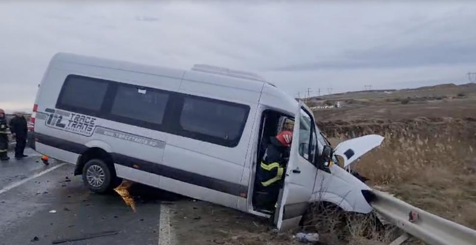 Accident grav pe DN22, în Constanța, între un microbuz și un autoturism. Traficul este blocat 876815
