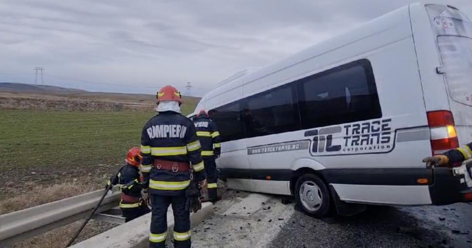 Accident grav pe DN22, în Constanța, între un microbuz și un autoturism. Traficul este blocat 876816