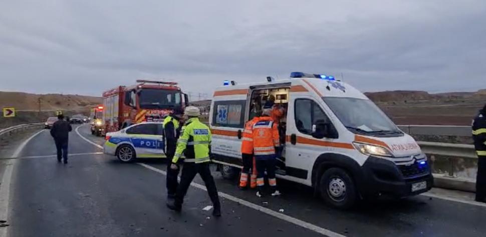 Accident grav pe DN22, în Constanța, între un microbuz și un autoturism. Traficul este blocat 876817