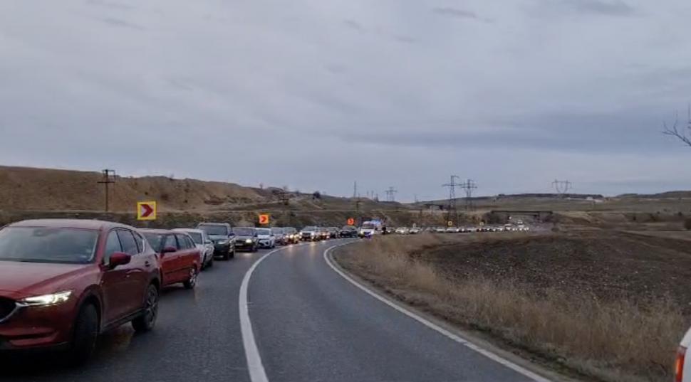 Accident grav pe DN22, în Constanța, între un microbuz și un autoturism. Traficul este blocat 876819