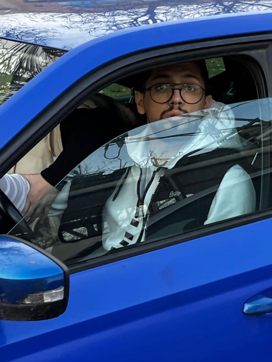 Bărbat surprins în trafic în timp ce s-a dat jos din mașină și a amenințat un șofer cu cuțitul, în București 876874