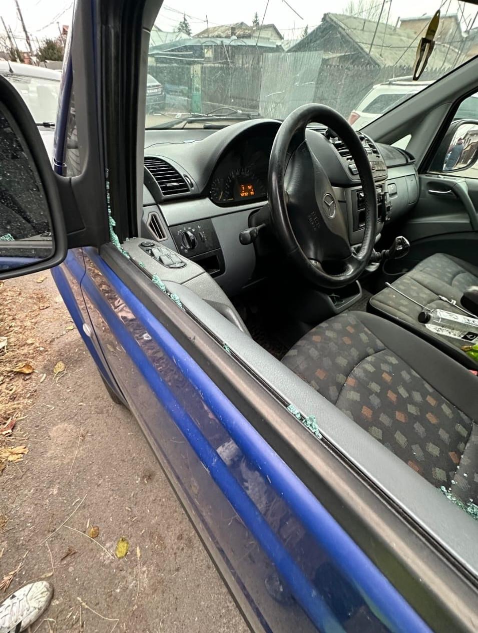 Bărbat surprins în trafic în timp ce s-a dat jos din mașină și a amenințat un șofer cu cuțitul, în București 876876