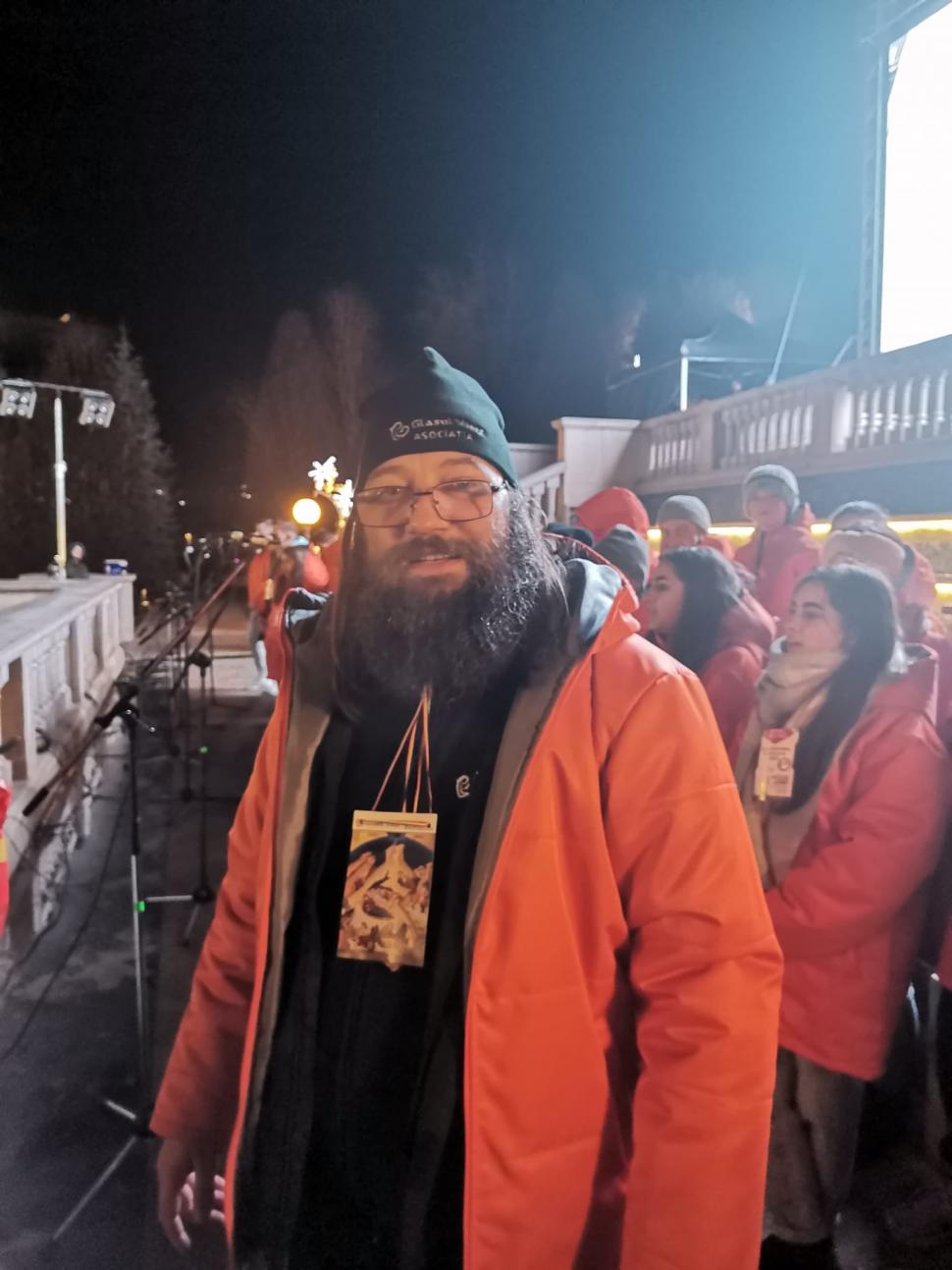 România stabileşte un nou record mondial la colindat. Mii de oameni s-au strâns la Iaşi pentru a cânta ”O, ce veste minunată”, la îndemnul părintelui Dan Damaschin 876985